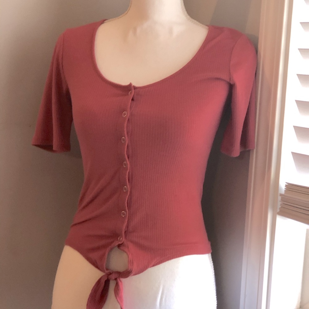 Aeropostale maroon button up tee